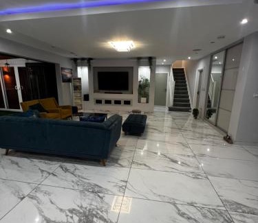 Rushmoor District House | Falcon house
