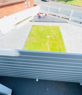 Rushmoor District House | Falcon house