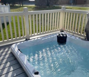 Allerthorpe House | Falconers Lodge with Hot Tub