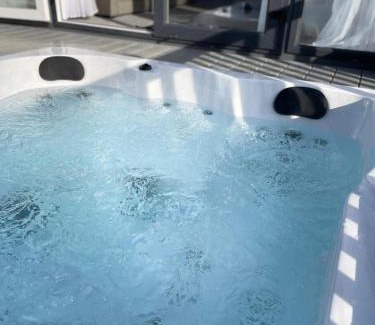 Allerthorpe House | Falconers Lodge with Hot Tub