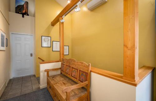 Yosemite West House | Falcons Nest (Upstairs)