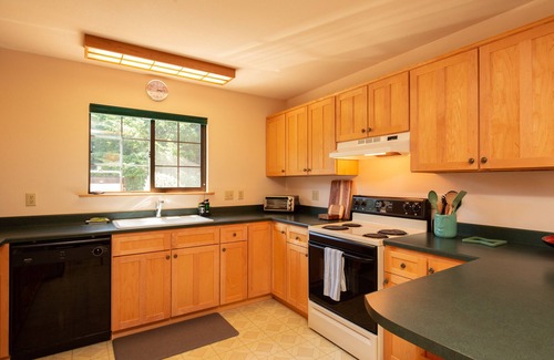 McKinleyville House | ☀️🌲Falcons Perch: Nature Lover's Dream, in coastal hills above Blue Lake🪶