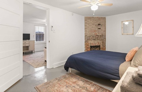 Faubourg Livaudais Apartment | Fall bliss! Steps from St Charles - 2BD Garden District Apt.