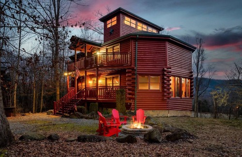 Cosby Cabin | FALL BOOKINGS 4-Story Luxury Cabin w-Pool, HotTub & Theater—Perfect for Families