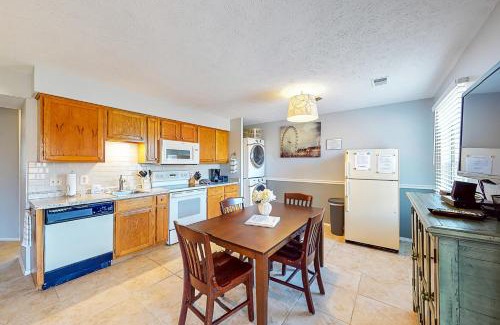 Table Rock Apartment | Fall Creek Resort Pond View Escape
