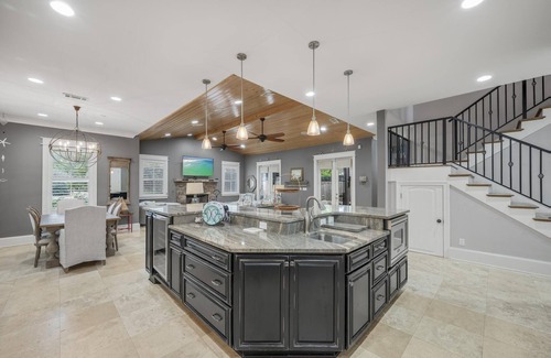 Sugarwood Beach House | Fall Dates Available! Private Pool and Spa! 5 Adult Bikes! Carriage House!