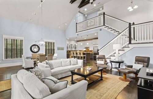 Forest District House | Fall Dates Available! Gourmet Chef's Kitchen! Multiple Porches! Includes 4 Bikes!