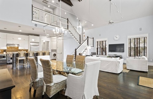 Forest District House | Fall Dates Available! Gourmet Chef's Kitchen! Multiple Porches! Includes 4 Bikes!