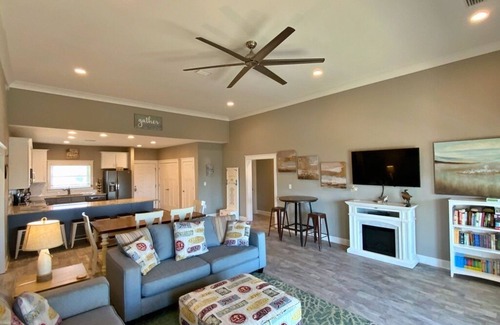 Morgantown House | Fall Dates on Sale! Morgantown w/Pools and Tennis!