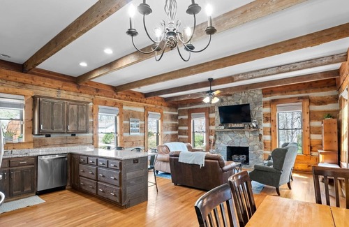 Terrell House | Fall deal! Fri 9am - Sun 6pm for 1000+fees! Fab views, free kayaks & SUPs