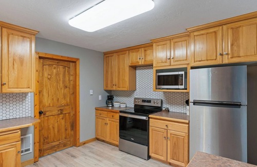 Alpine Northeast Cabin | Fall Escape in Alpine, Gateway to GTNP & YNP, 40 Minutes To Jackson Hole
