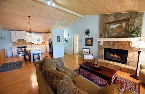 Blairsville House | FALL FESTIVALS PROMOTION-BOOK 2 NIGHTS GET THE 3RD NIGHT FREE!n1 promo/booking