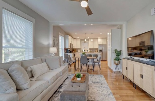 Bloomington House | Fall Festivities - 4BR Home by IU Stadium Bloomington Bliss