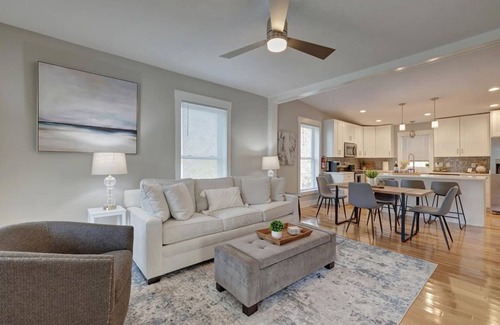 Bloomington House | Fall Festivities - 4BR Home by IU Stadium Bloomington Bliss