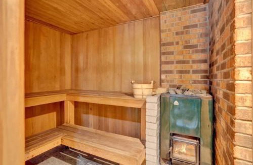 Blakeslee House | Fall Foliage Chalet I EV Charger Sauna I Hot Tub I Movie Room & Firepit I PET Friendly