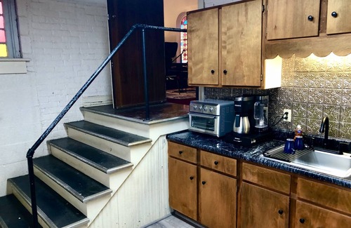 Clifton Forge Cabin | Fall Foliage - Fly Fishing - Stained Glass - King Bed - Fireplace - Hike Douthat