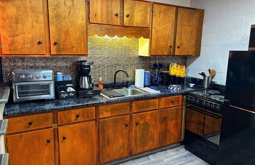 Clifton Forge Cabin | Fall Foliage - Fly Fishing - Stained Glass - King Bed - Fireplace - Hike Douthat