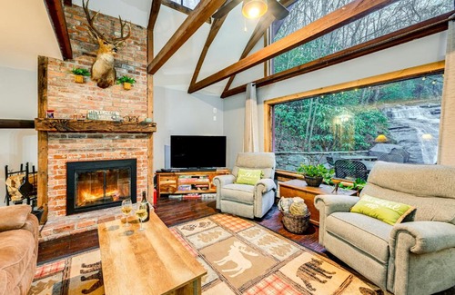 Franklin House | Fall Foliage Paradise Cabin with Creek and Game Room