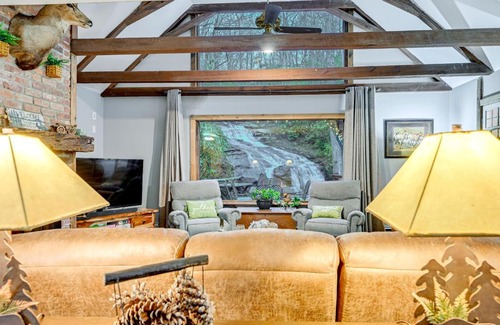 Franklin House | Fall Foliage Paradise Cabin with Creek and Game Room