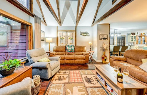 Franklin House | Fall Foliage Paradise Cabin with Creek and Game Room