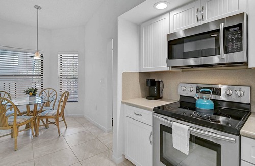 South Bradenton Condo | Fall into Savings: 15% Off Until Nov 30!