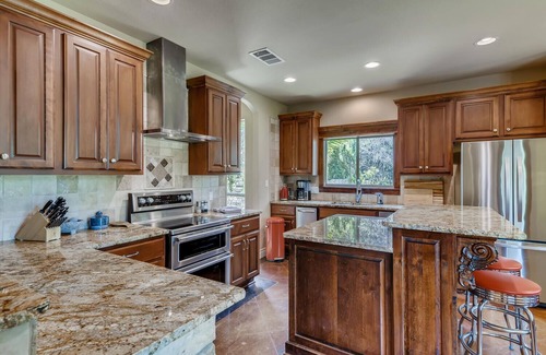 Austin House | Fall Is here, come enjoy the TX Hill County and wineries at its best!