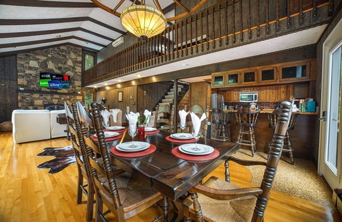 Hawley Cabin | Fall Lodge Retreat: 3-Acre, Hot Tub & Firepit