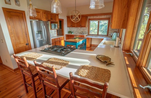 Plantation House | Fall Special! Canal Front, small dog ok, dock, screened private pool!