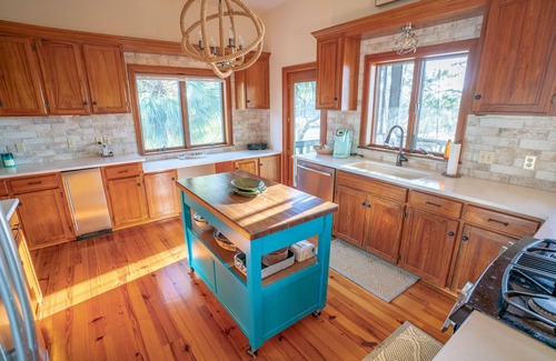 Plantation House | Fall Special! Canal Front, small dog ok, dock, screened private pool!