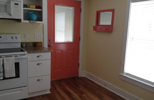 Biloxi Cottage | Fall Special Rates for Downtown Beach Cottage in Ocean Springs!