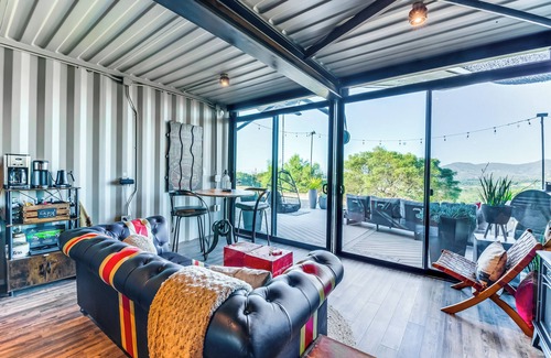 Fallbrook Cottage | Fallbrook Airplane Home w/Fire Pit & Mtn Views!