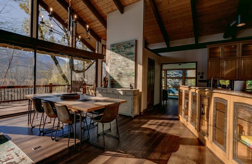 Burnsville House | Falling Water Lodge | Gorgeous 5BR Mountaintop Lodge