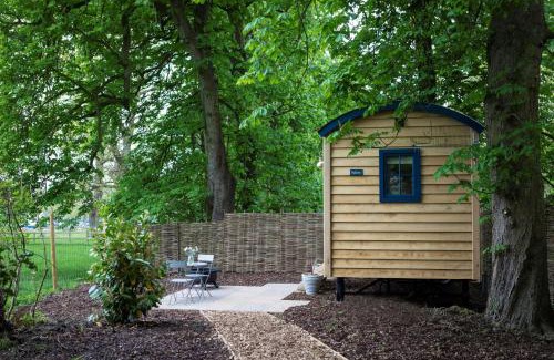 Baslow House | Fallow Shepherds Hut Chatsworth Estate