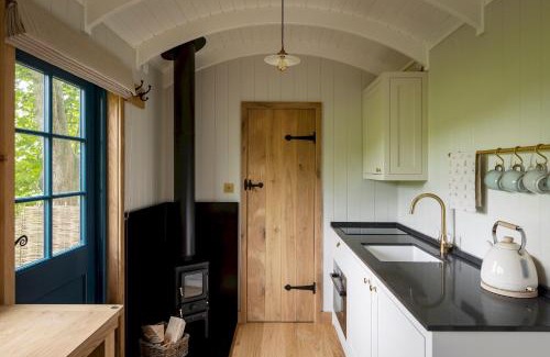 Baslow House | Fallow Shepherds Hut Chatsworth Estate