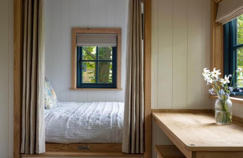 Baslow House | Fallow Shepherds Hut Chatsworth Estate