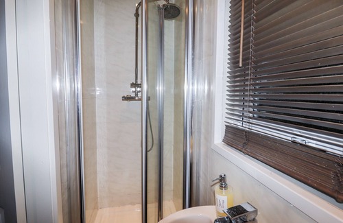 Saint Asaph Cottage | FALLOWS, pet friendly, with hot tub in St Asaph