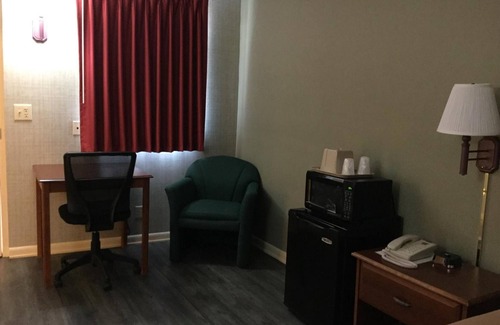 Newton Falls Hotel | Falls Inn