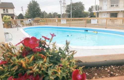 Niagara Falls Hotel | Falls Lodge by the Falls (Formerly Knights Inn)