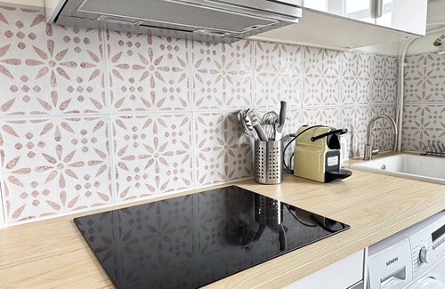 Leon Blum - Bon Coin Apartment | Falso Suite