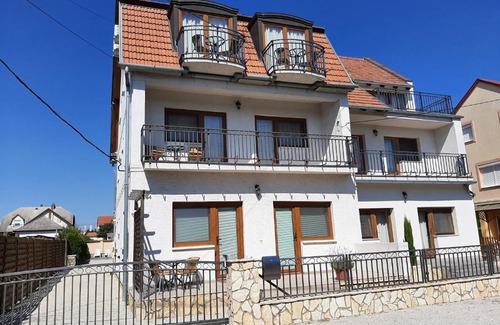 Keszthely Apartment | Família Apartmanház
