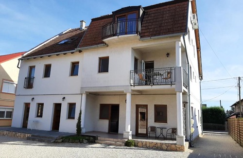 Keszthely Apartment | Família Apartmanház