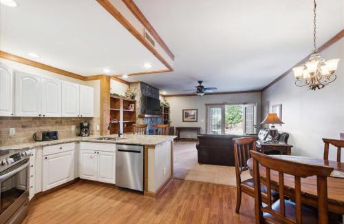 White Oak Lodge House | Fam Friendly - 2BR Condo - POOL Fitness Ctr