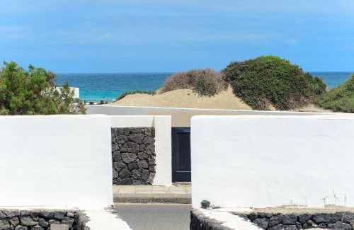Urbanizacion Famara House | Famara Beach House