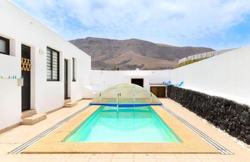 Urbanizacion Famara House | Famara Beach House