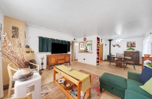 Santa Fe House | Famed Plaza Oasis 1 mile away, King Bed, Office, Foosball