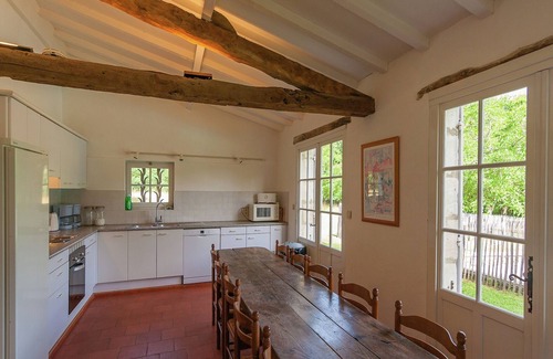 Saint-Georges-de-Montclard Villa | Family Mansion with Pool