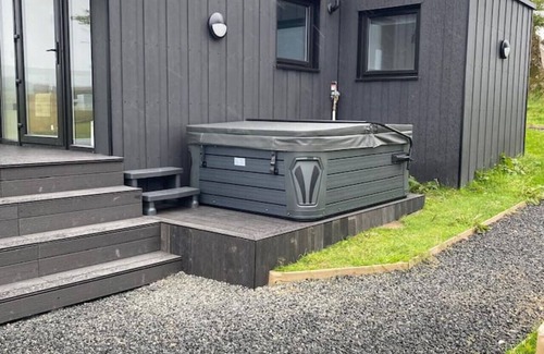 Ballycastle Cabin | Family Friendly Glamping Cabin 2 bedroom & Hot Tub