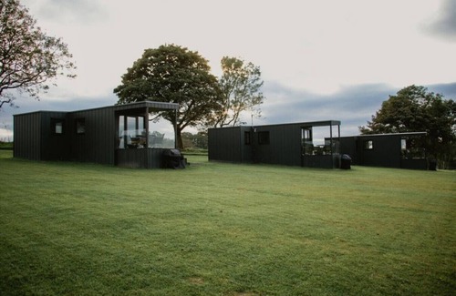 Ballycastle Cabin | Family Friendly Glamping Cabin 2 bedroom & Hot Tub