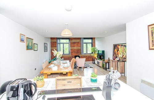 Bradford Apartment | Families and Contractors