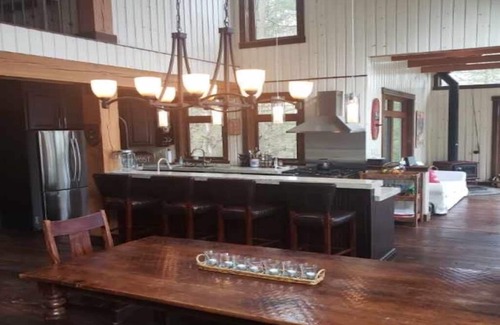 The Archipelago Cottage | FAMILIES ONLY . Large, Quiet, (Multi) Family Friendly Stunning Lake House.